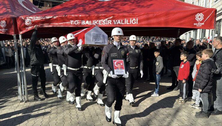 Trafik kazasında şehit olan polis memuru son yolculuğuna uğurlandı