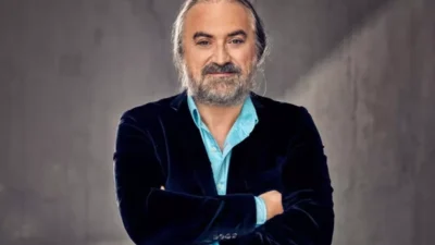 Ünlü sanatçı Volkan Konak, bayramda sahne aldığı konseri sırasında aniden