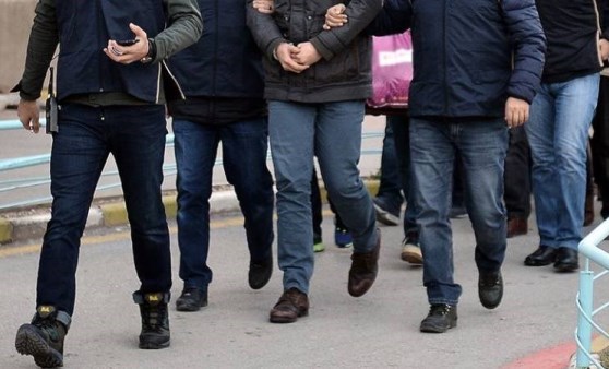 Bakan Yerlikaya sosyal medya hesabı üzerinden yaptığı paylaşımında, “54 ilde tefecilere,