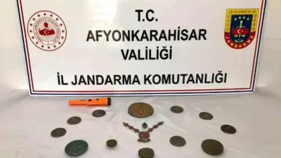 Afyonkarahisar’da jandarma tarafından bir eve yapılan baskında tarihi eser niteliği