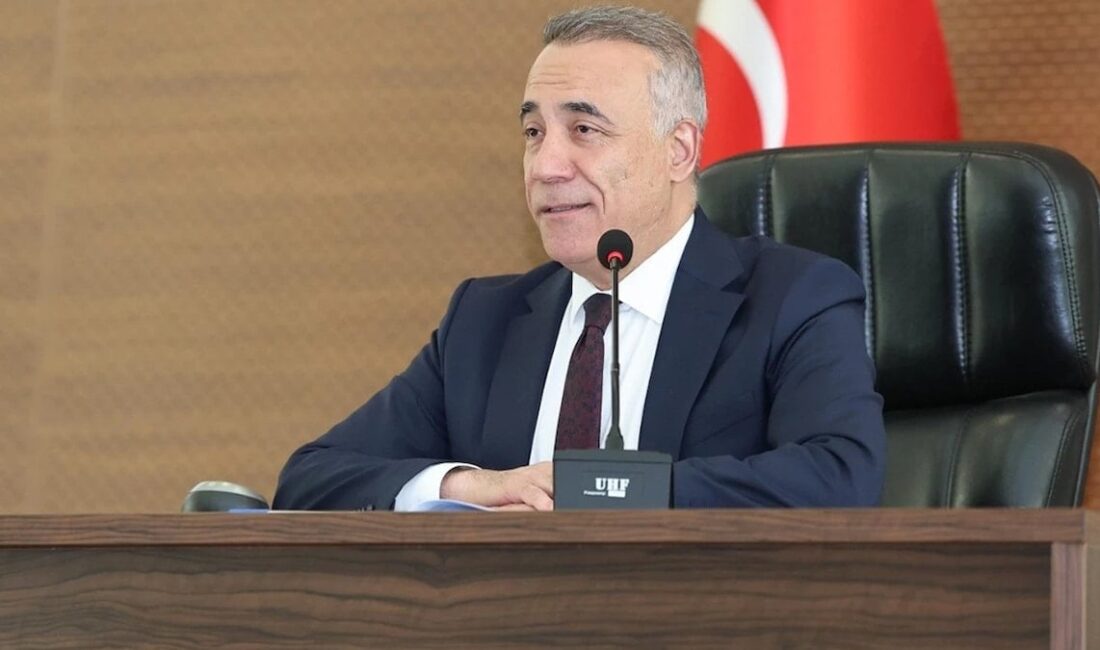 AKP’li Belediye Başkanının Yurt Dışında İftar Vermesi Tepki Topladı! AKP Sultangazi Belediye Başkanı Abdurrahman Dursun, tartışmalara yol açan bir