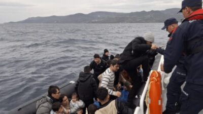 Sahil Güvenlik Kuzey Ege Grup Komutanlığı ekipleri, Ayvacık açıklarında ilerleyen