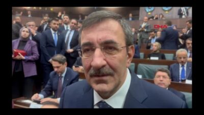 AKP Grup toplantısı sırasında gazetecilerin sorularını yanıtlayan Cumhurbaşkanı Yardımcısı Cevdet