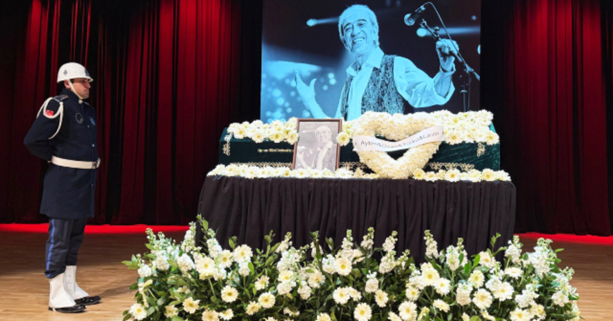 75 yaşındaki sanatçı Edip Akbayram, çoklu organ yetmezliğinden dolayı 2
