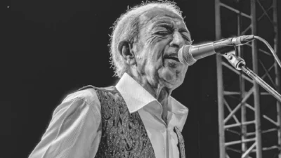 Edip Akbayram vefat etti Geçirdiği zatürre hastalığı sonrasında götürüldüğü Haydarpaşa Numune