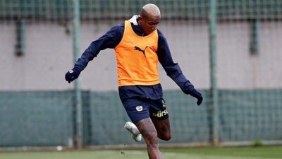 Sarı-lacivertli kulüpten yapılan açıklamaya göre, Fenerbahçe Can Bartu Tesisleri’nde milli