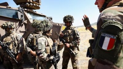 Fransa’nın Dakar Büyükelçiliğinden yapılan yazılı açıklamada, Dakar’daki “Marechal” ve “Saint-Exupery”