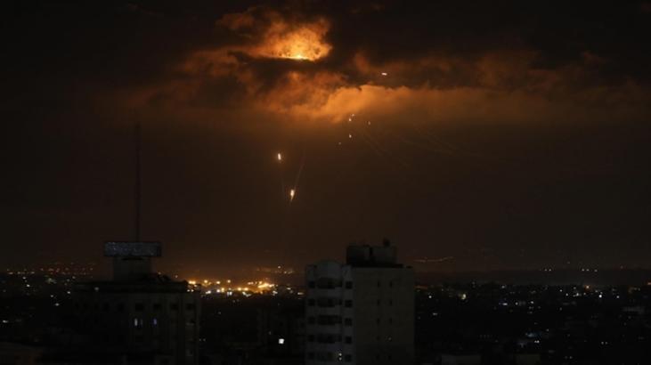 Husiler ‘İsrail’in Ben Gurion Havalimanı ve ABD’nin Uçak Gemisini Bombaladı’ İddiası Husilerin Askeri Sözcüsü Yahya Seri, yaptığı açıklamada konuya ilişkin bilgi