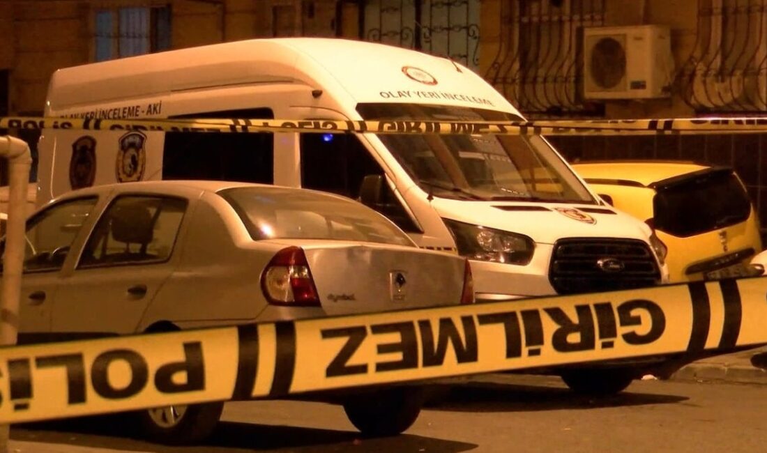 İzmir’in Urla ilçesinde eğlence mekanı önünde çıkan silahlı kavgada 3