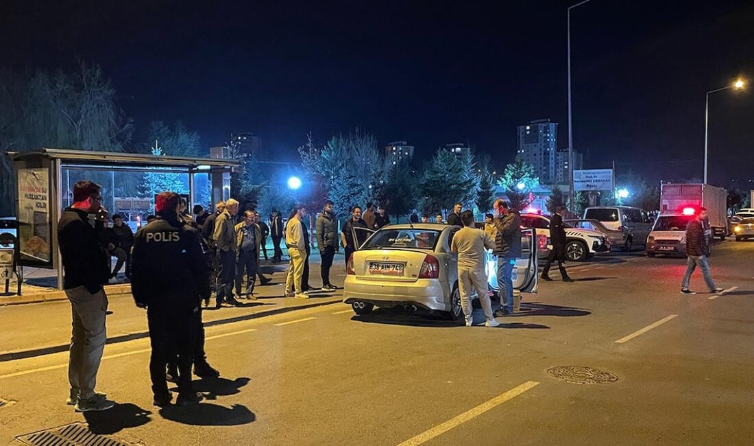 Kayseri’de, otomobiliyle seyir halinde olan S.U., kimliği belirsiz kişi ya