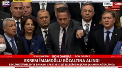 CHP Milletvekili Ali Mahir Başarır’ın konuşmasının ortasında kürsüye, Başarır’ın yanına