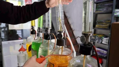 Nevşehir’de babasından kalan yarım asırlık dükkanda kolonyacılık mesleği sürdüren Murat