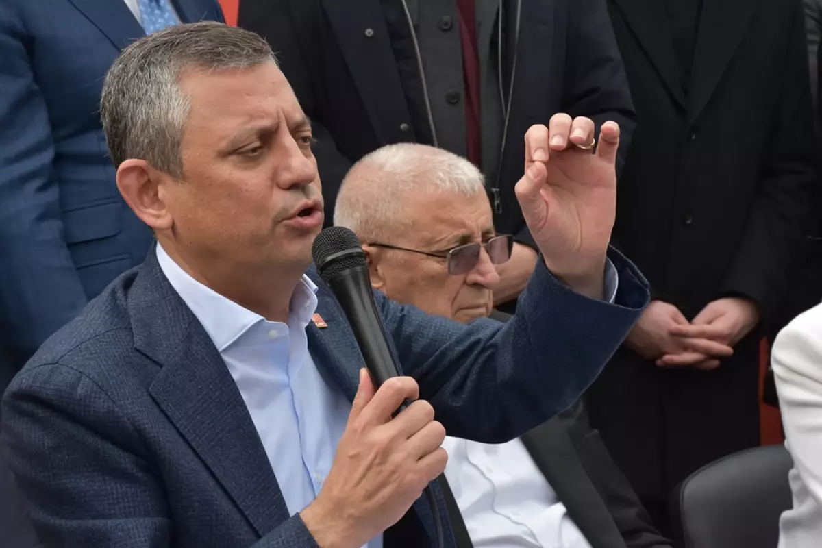 CHP Genel Başkanı Özgür Özel, tutuklanan İstanbul Büyükşehir Başkanı ve