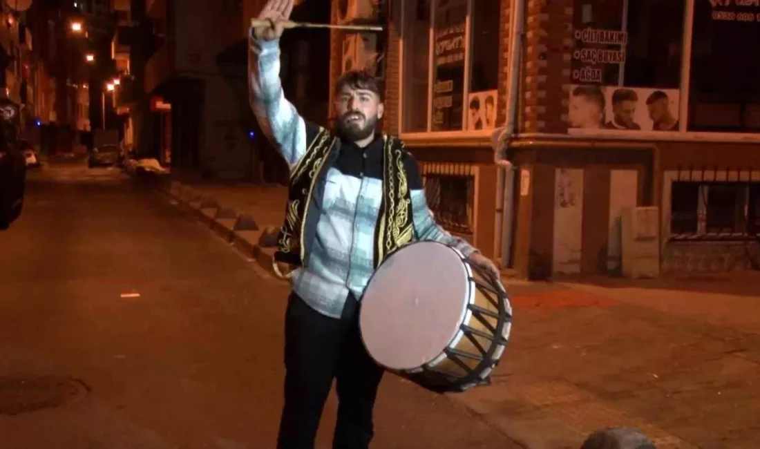 Ramazan Ayı Coşkusu: Vatandaşlar Fırınların Önünde Kuyrukta Ramazan ayının gelmesiyle birlikte ilk sahur gecesi öncesinde vatandaşlar sıcak
