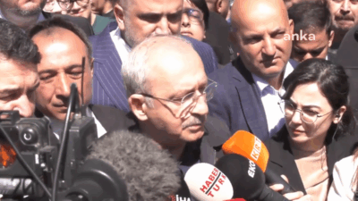 Kılıçdaroğlu, ön seçim kapsamında oyunu Çankaya Belediyesinde kullandı.Belediye binasından çıkışında