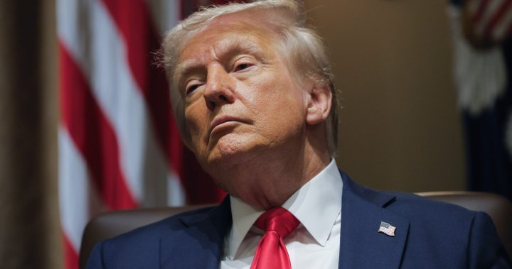 Trump, Durgunluk Korkularını Yatıştırırken Tarifelerin ‘Artabileceğini’ Söyledi ABD Başkanı Donald Trump, dünya çapındaki tarifelerin düşmesinin pek olası