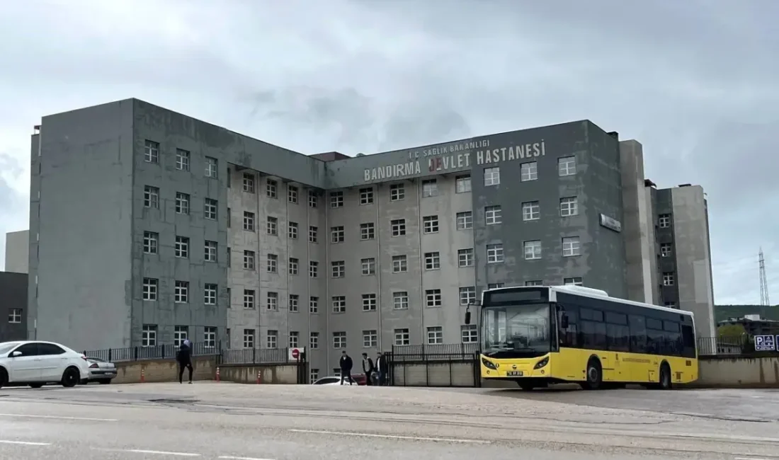 Balıkesir’in Bandırma ilçesinde 16 yaşındaki bir genç, acil serviste yaşanan
