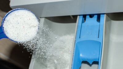 Almanya’da gerçekleştirilen yeni bir tüketici testinde, tanınmış deterjan markaları beklentilerin