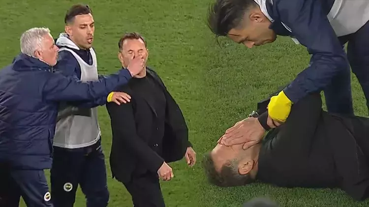 Kadıköy’de oynanan maç olaylarla bitti. Fenerbahçe’nin teknik direktörü Mourinho maçı