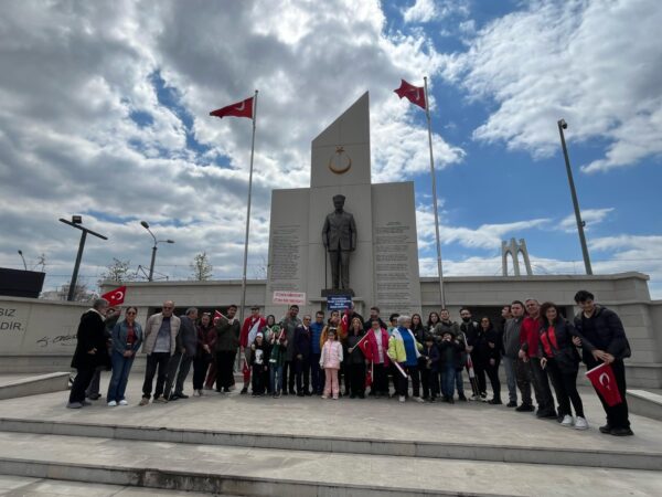 Kocaeli Otistik Çocuklar Derneği tarafından düzenlenen Otizm Farkındalık Yürüyüşü, yoğun