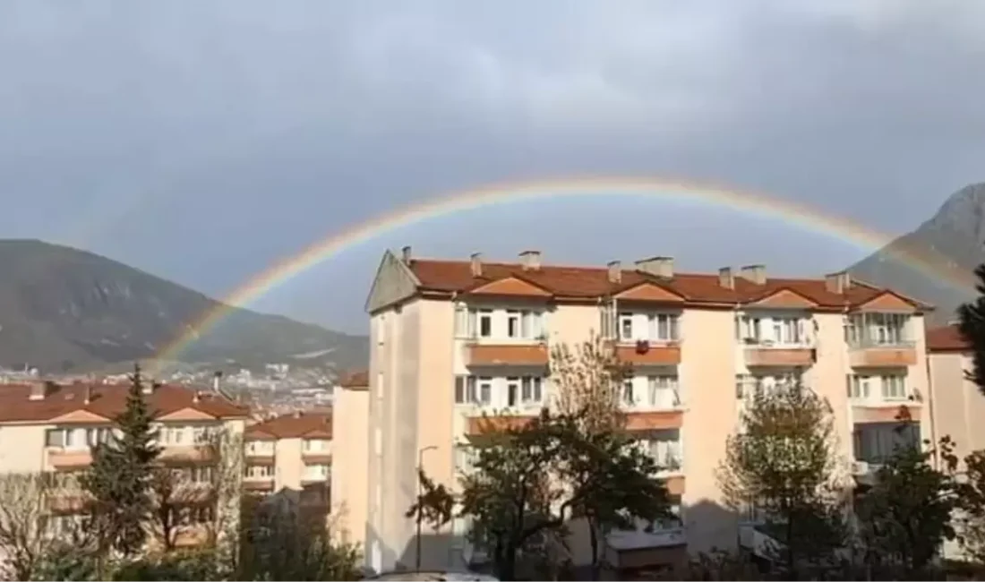 AMASYA’da kısa süreli etkili olan sağanak sonrası ortaya çıkan gökkuşağı,