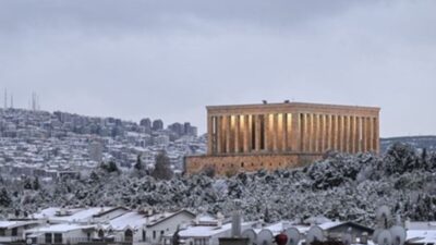 Gece saatlerinde başlayan kar yağışı, Çankaya ilçesine bağlı Oran Mahallesi