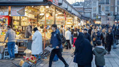 Türk geleneklerinden biri olan ayakkabıyla eve girmeme durumu Avrupa’da da