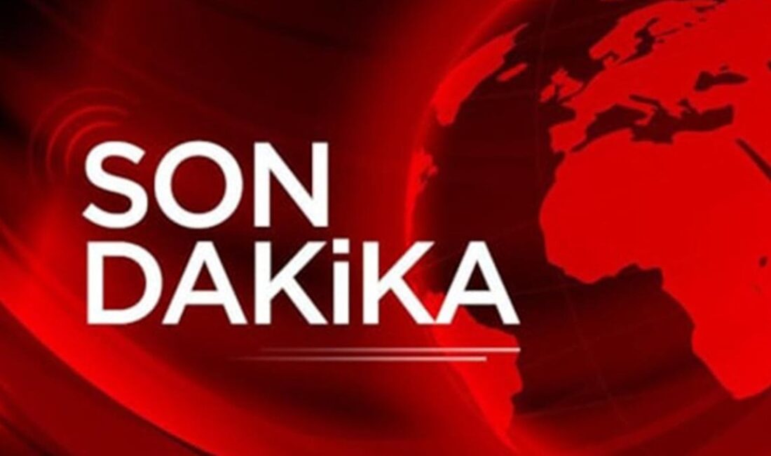 AKP Sözcüsü Ömer Çelik, partisinin MYK toplantısı sürerken açıklamalarda bulunuyor.
