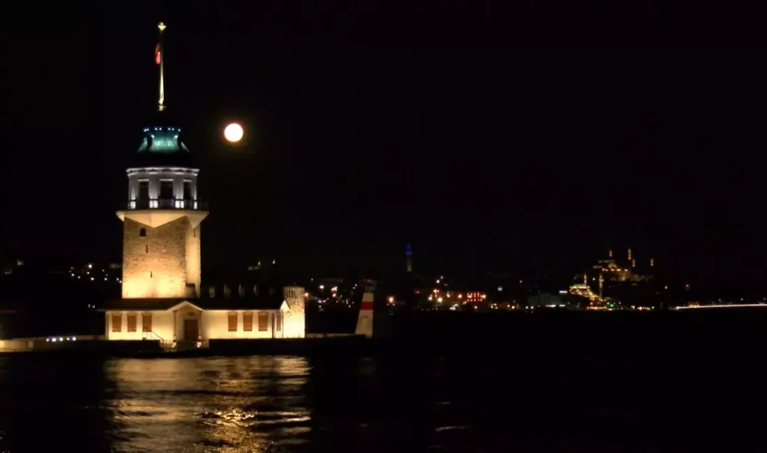 İstanbul’da baharın habercisi olarak bilinen ve ‘Pembe Ay’ adıyla anılan