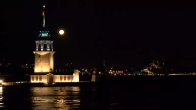 İstanbul’da baharın habercisi olarak bilinen ve ‘Pembe Ay’ adıyla anılan