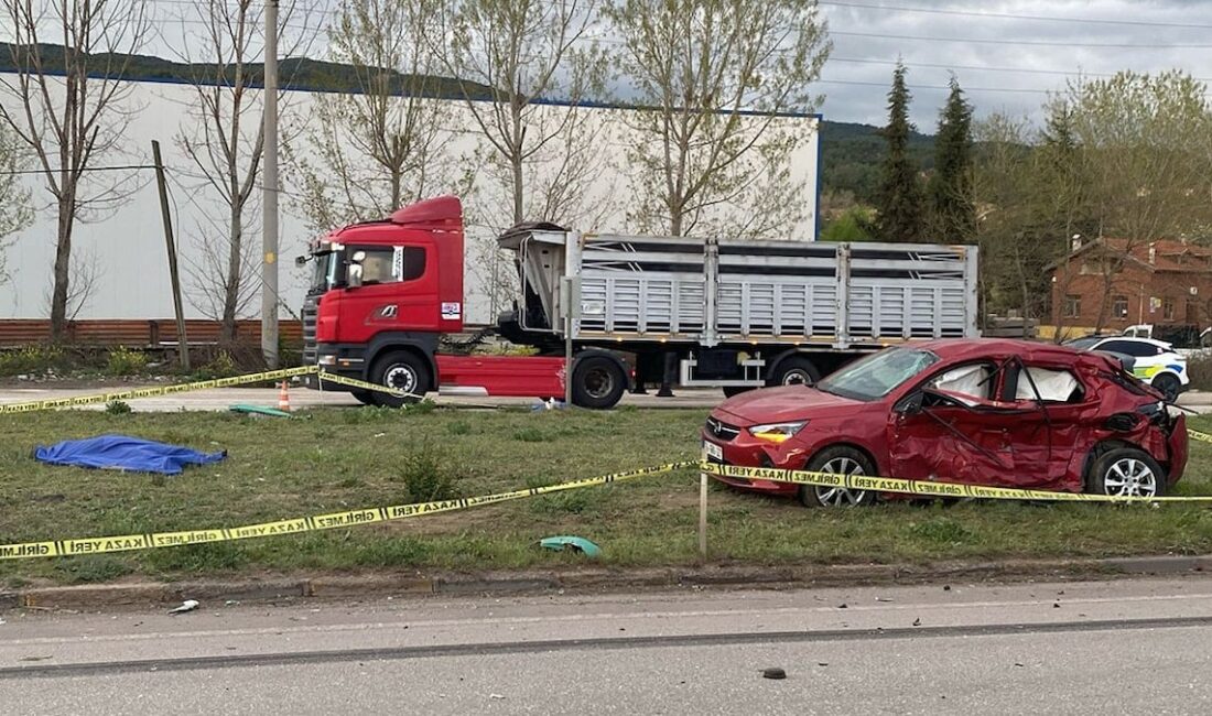 Karabük’te Feci Kaza: Karabük’te, TIR ile otomobilin çarpıştığı kazada aynı aileden 45 yaşındaki