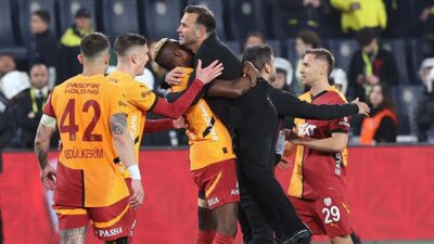 Okan Buruk, sarı-lacivertliler karşısında 2-1 kazanılan maçla Fenerbahçe ve Beşiktaş’a