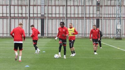 Nuri Asan Tesisleri’nde teknik direktör Thomas Reis yönetiminde gerçekleştirilen antrenman