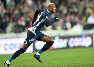 Trendyol Süper Lig’in 31. haftasında Fenerbahçe, deplasmanda Sivasspor’u 3-1 mağlup