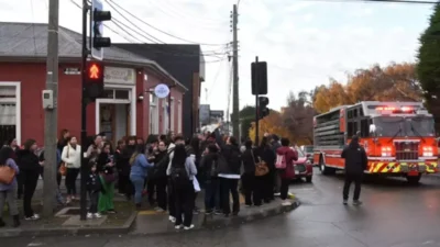 Arjantin’in güneyinde dün 7,4 büyüklüğünde deprem meydana geldi. Yaklaşık 10
