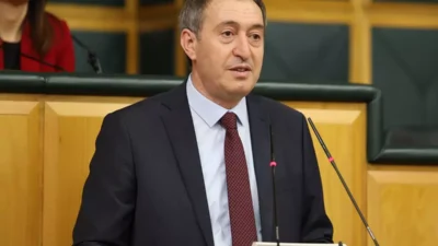 5-7 Mayıs tarihleri arasında düzenlenen kongrede fesih kararı alan terör