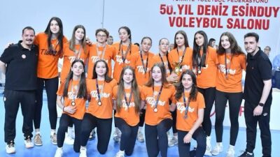 İstanbul’da voleybolun geleceğini oluşturan genç sporcular, TVF 50. Yıl Deniz