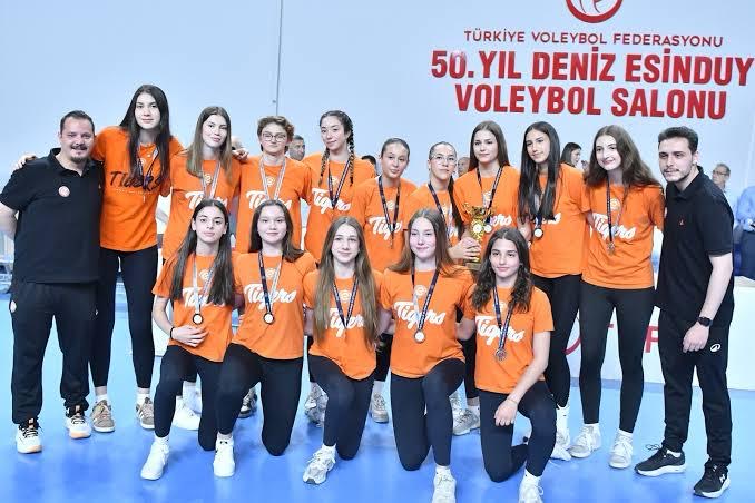 İstanbul’da voleybolun geleceğini oluşturan genç sporcular, TVF 50. Yıl Deniz