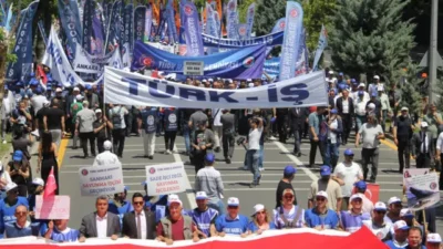 Yaklaşık 600 bin kamu işçisini ilgilendiren toplu iş sözleşmesi görüşmelerinde,