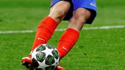Uluslararası Futbol Birliği Kurulu (IFAB), penaltı atışlarında yaşanan “çifte temas”