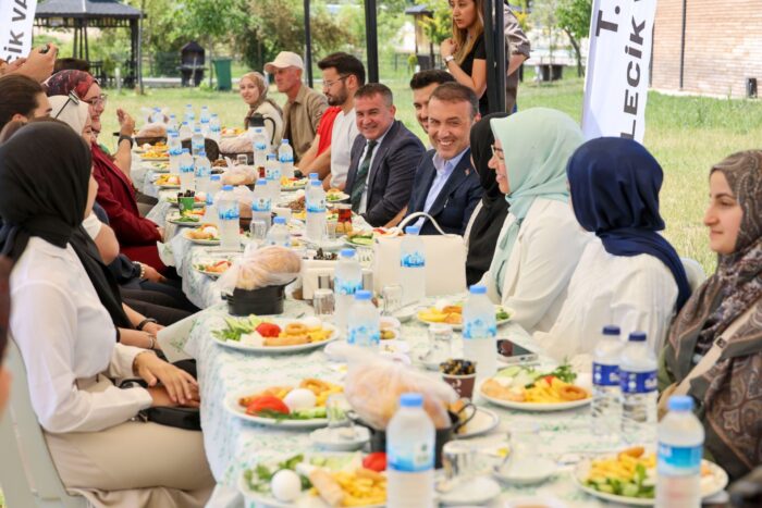 Bilecik Valisi Faik Oktay Sözer, Kurban Bayramı dolayısıyla kent genelinde