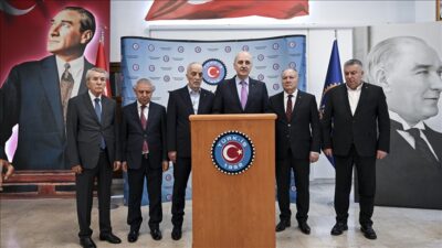 Türkiye siyasetinde bugün iki önemli başlık öne çıktı: Yüz binlerce