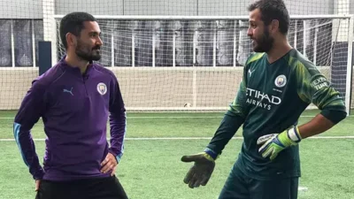 Hem oyunculuk kariyeri hem de koyu Galatasaray taraftarlığıyla bilinen Erkan