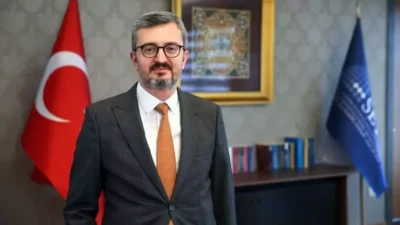 Burhanettin Duran Kimdir?&nbsp; 1970 yılında Adapazarı, Sakarya’da doğan Duran, 2024