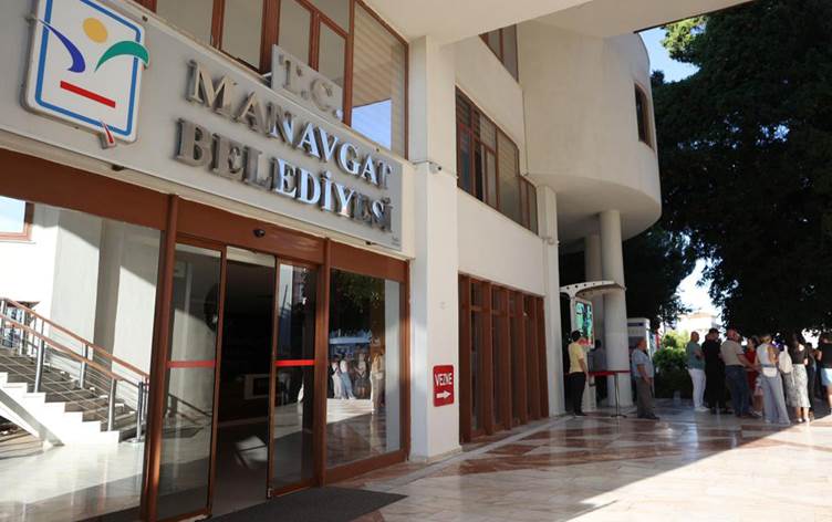 Antalya’nın Manavgat ilçesinde, CHP’li Belediye Başkanı Niyazi Nefi Kara dahil