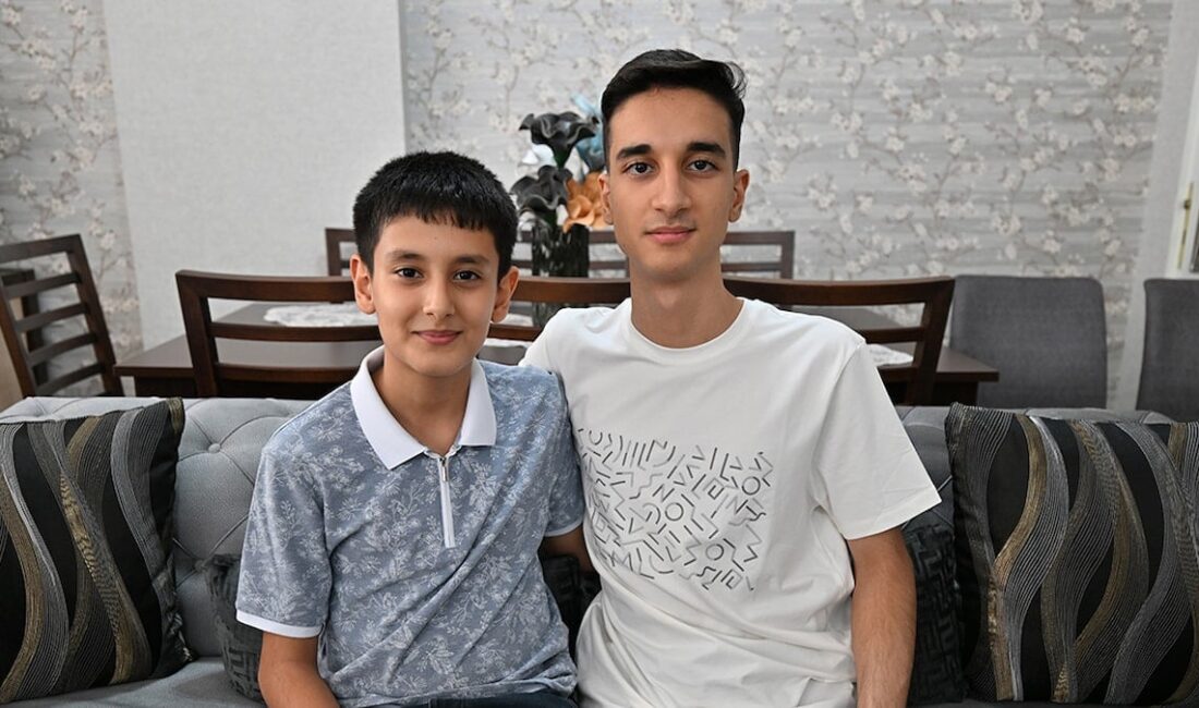 Gaziantep’in Nizip ilçesinde öğretmen bir ailenin iki çocuğu, Liselere Geçiş