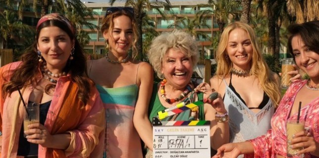 “Kızılcık Şerbeti” dizisinden ayrılmasıyla gündeme gelen başarılı oyuncu Şebnem Bozoklu,