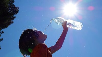 Türkiye genelinde etkili olan aşırı sıcak hava dalgası etkisini sürdürüyor.