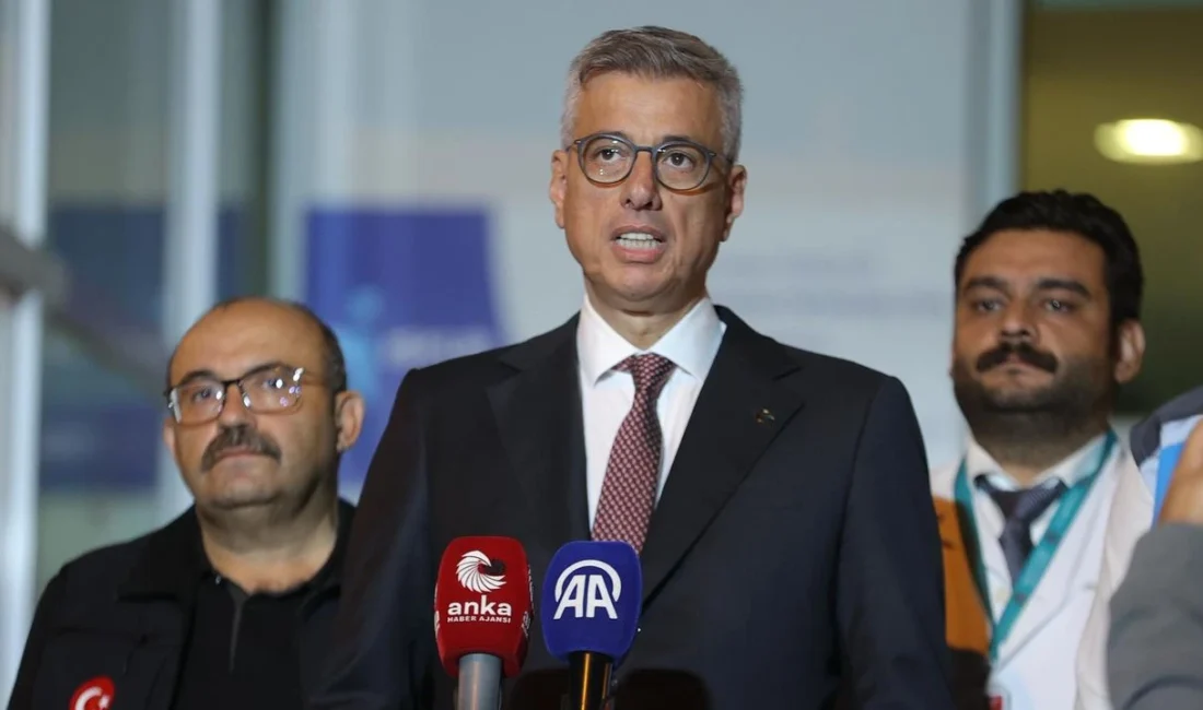 Bakan Memişoğlu, Balıkesir’deki hastanelerde tedavi gören depremzedeleri ziyaret etti. Ziyaret