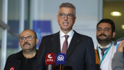 Bakan Memişoğlu, Balıkesir’deki hastanelerde tedavi gören depremzedeleri ziyaret etti. Ziyaret